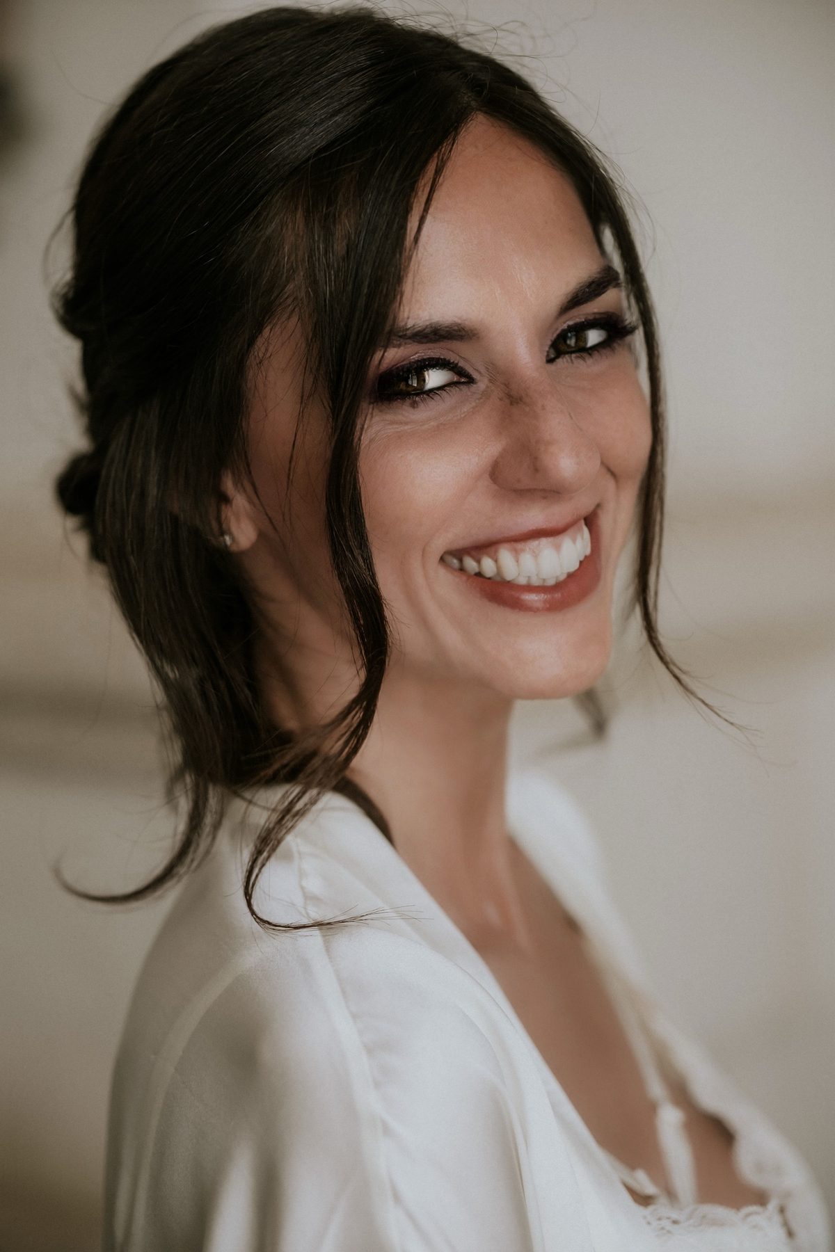 Natural glam bridal makeup for a summer wedding in Puglia
